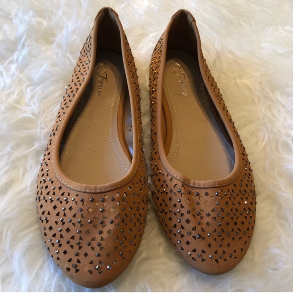Tan flats